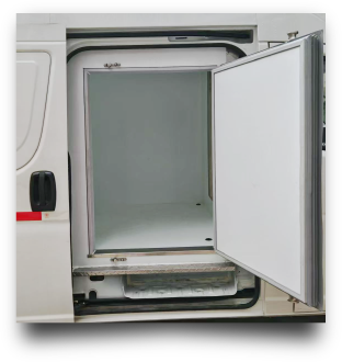 Side door of the refrigerated cargo box